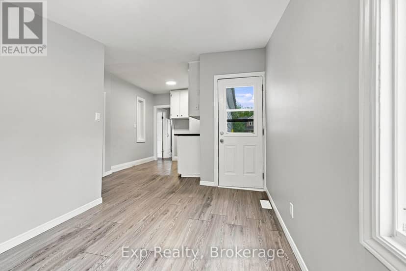 134 Catharine Street — photo 21 of 40
