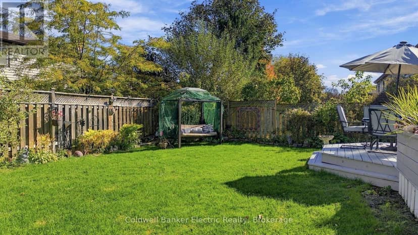 1007 Moorelands Crescent — photo 39 of 40