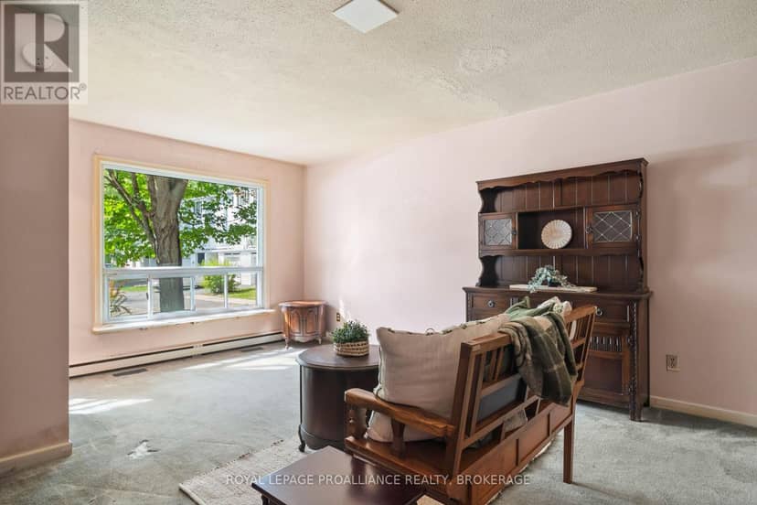 23 - 4427 Bath Road, Loyalist, photo 5