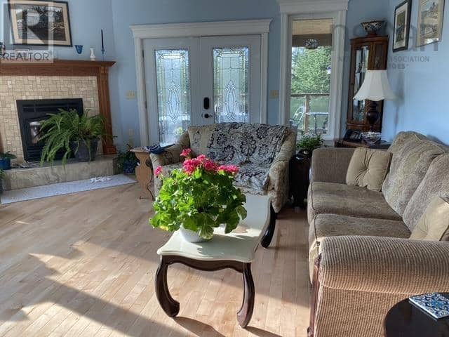 590 Gilberts Lane — photo 16 of 40