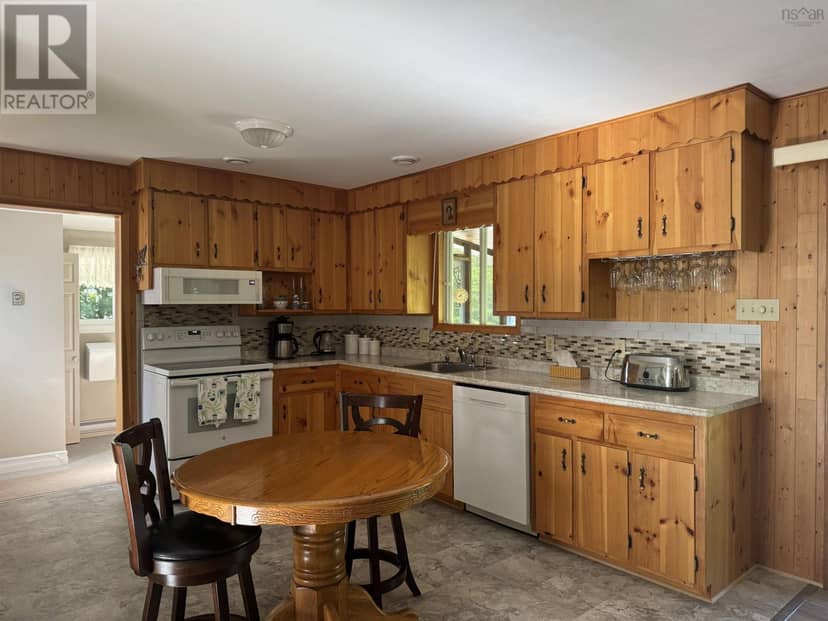 590 Gilberts Lane — photo 11 of 40