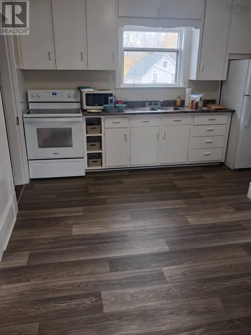 38 VICTORIA Street — photo 15 of 35