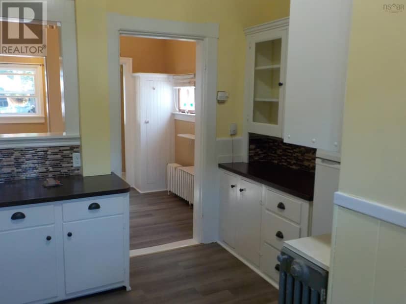 38 VICTORIA Street — photo 12 of 35