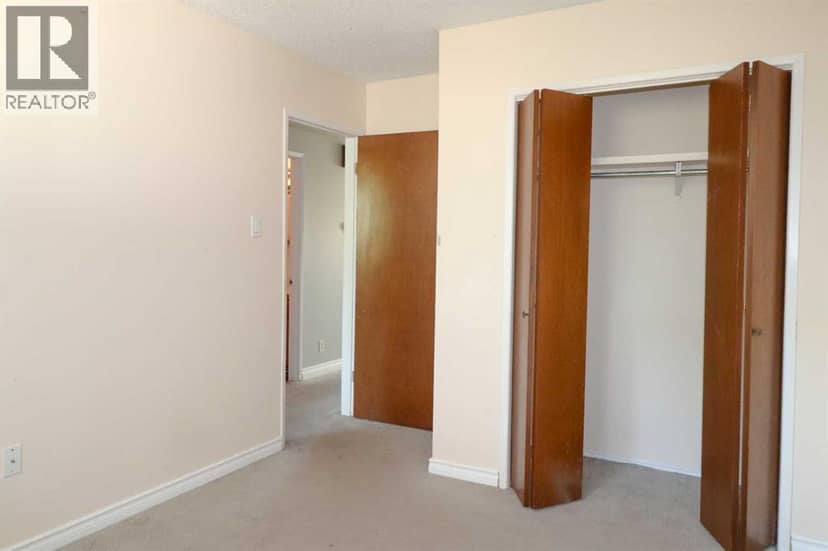 71 Laval Boulevard W — photo 19 of 40