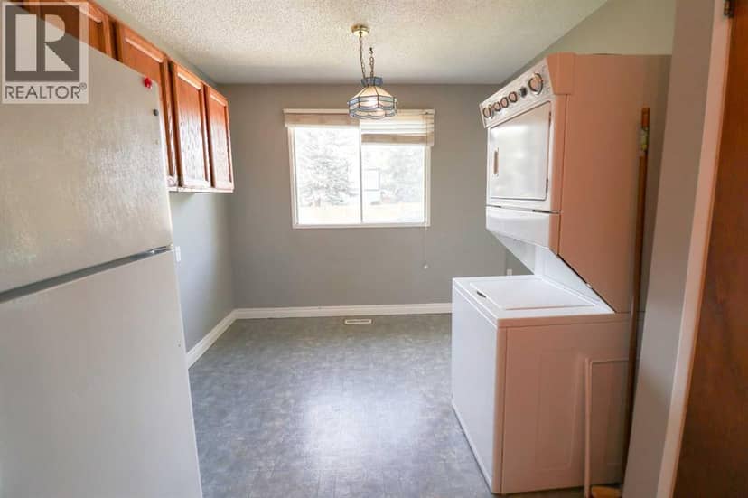 71 Laval Boulevard W — photo 11 of 40