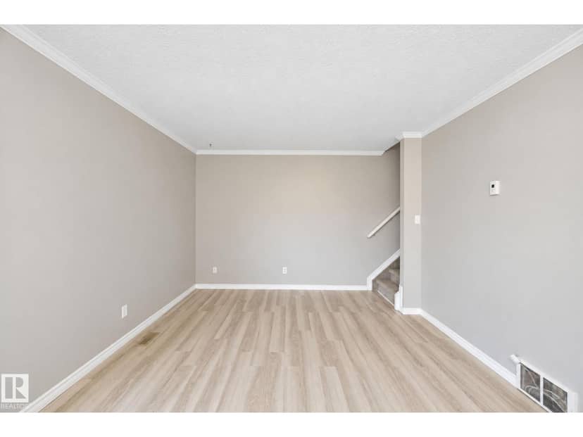 304 Spruce Gl — photo 15 of 40