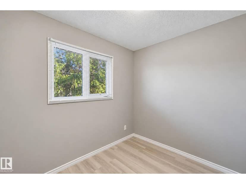 304 Spruce Gl — photo 26 of 40