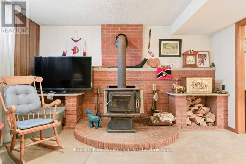 21851 Loyalist Parkway — photo 33 of 39