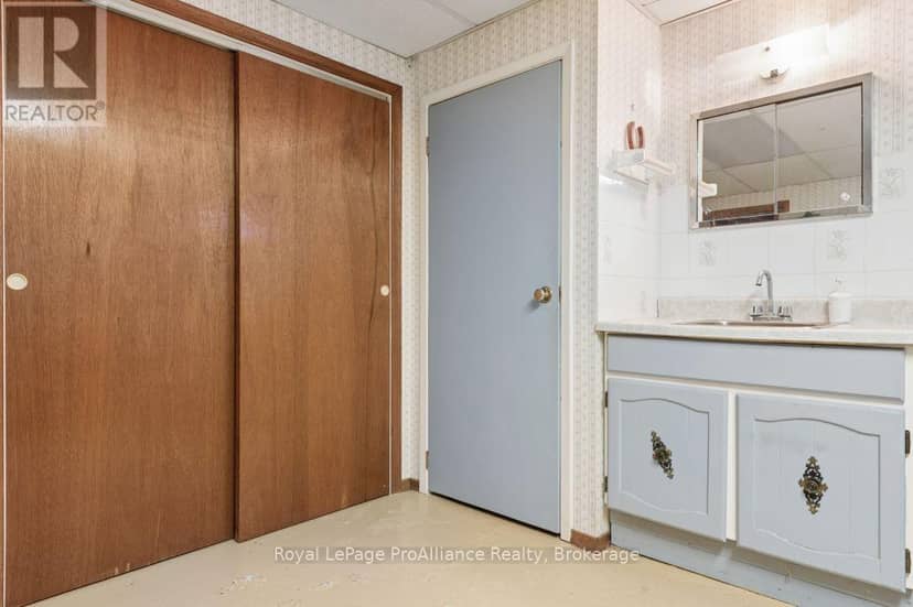21851 Loyalist Parkway — photo 37 of 39