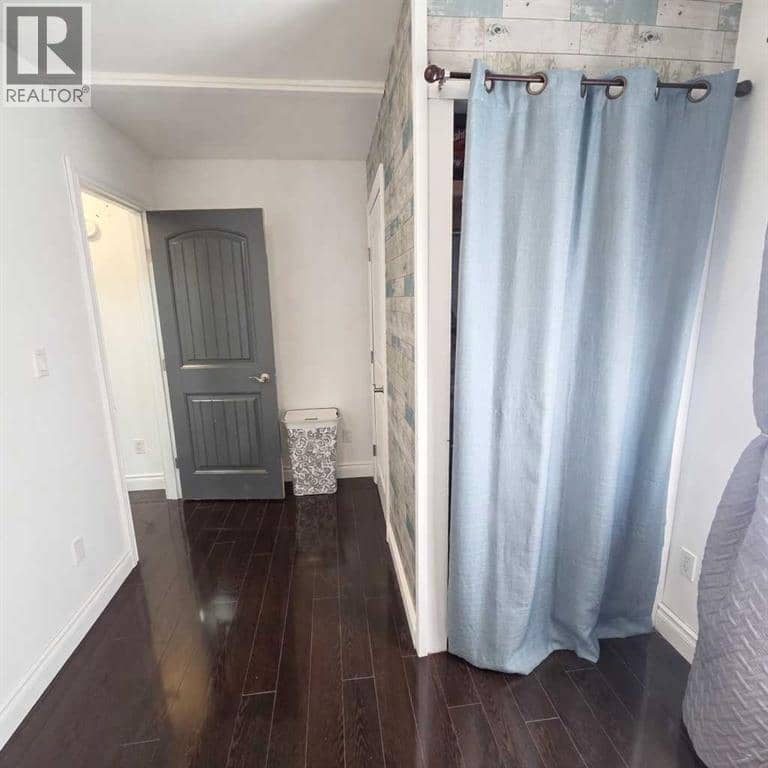 5015 8 Avenue — photo 23 of 40