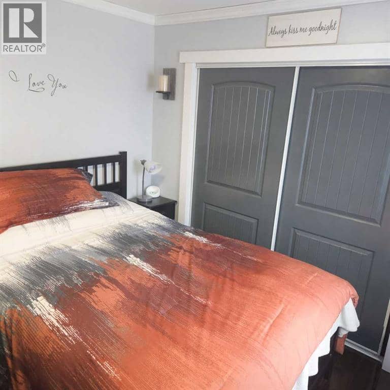 5015 8 Avenue — photo 15 of 40