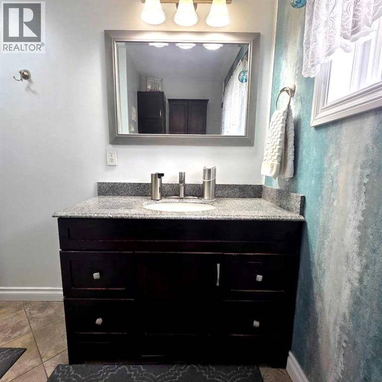5015 8 Avenue — photo 19 of 40