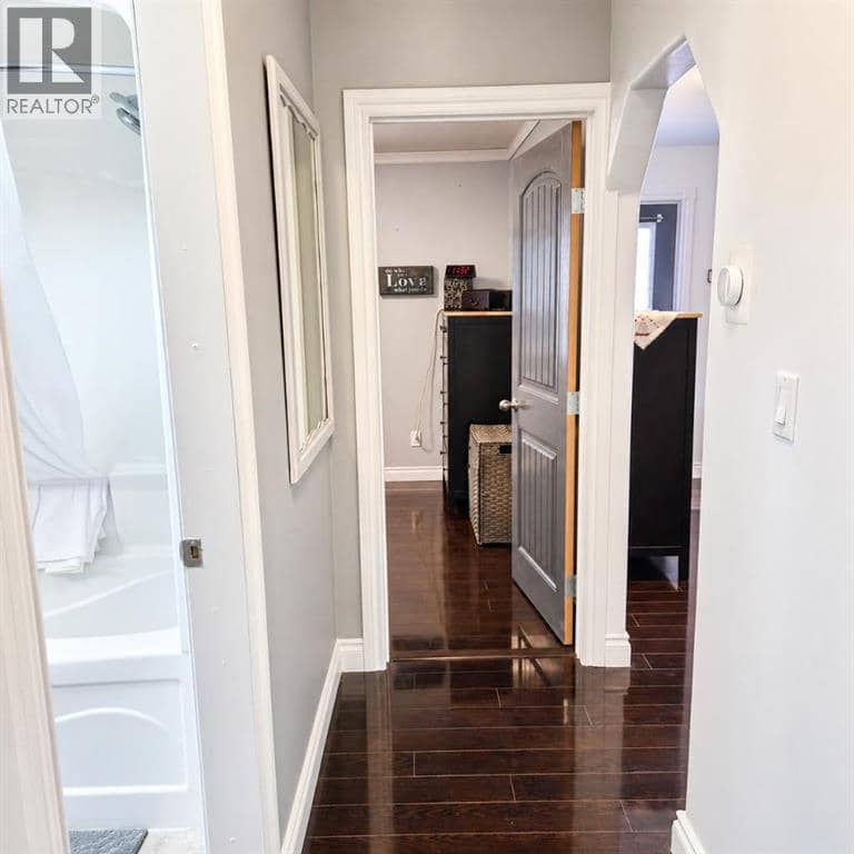 5015 8 Avenue — photo 13 of 40