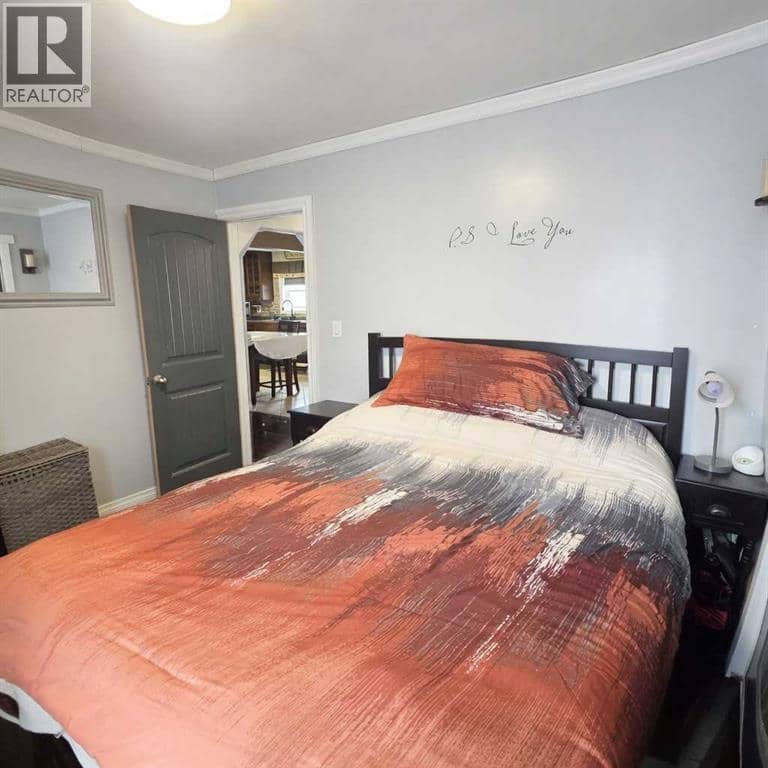 5015 8 Avenue — photo 16 of 40