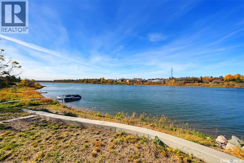 327 Saskatchewan CRESCENT W — photo 18 of 40