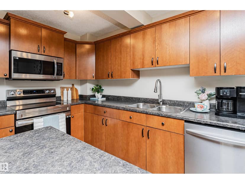 51 Vaughn Av — photo 23 of 40