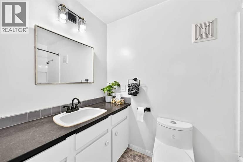 2353 50 Street NE — photo 10 of 22