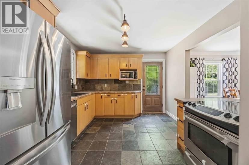 860 London Road — photo 17 of 30