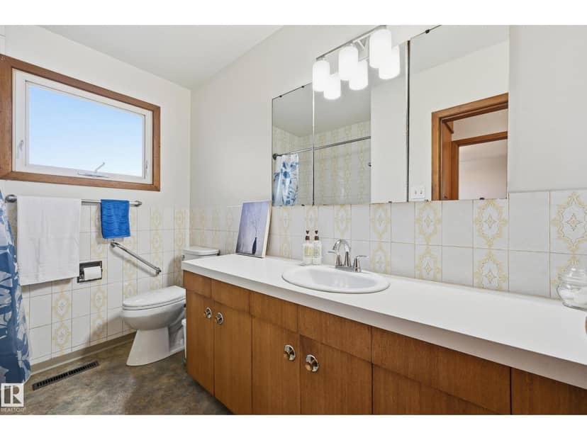 6604 93 AV NW — photo 19 of 33