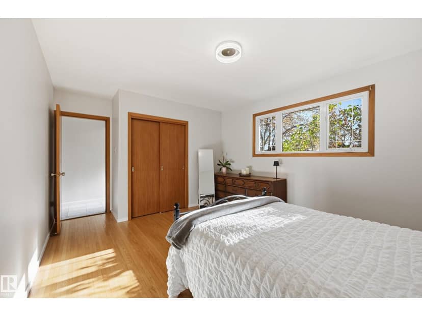 6604 93 AV NW — photo 14 of 33