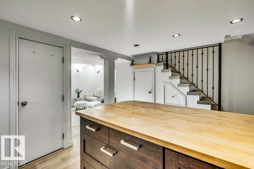 7747 79 AV NW — photo 31 of 40