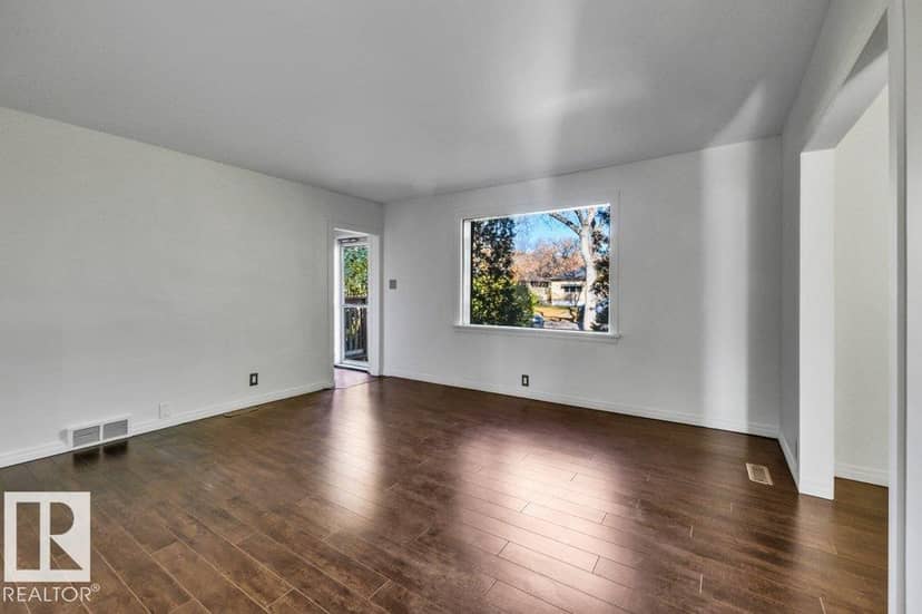 7747 79 AV NW — photo 10 of 40