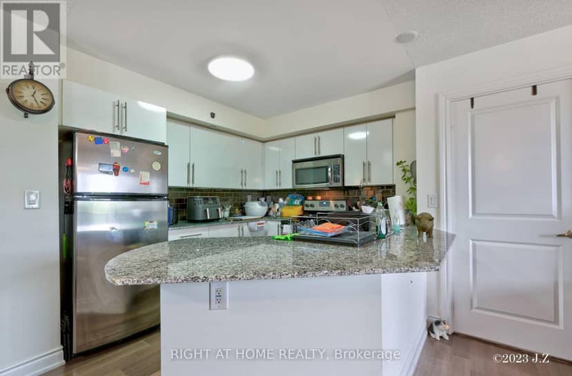 312 - 760 Sheppard Avenue W — photo 10 of 18