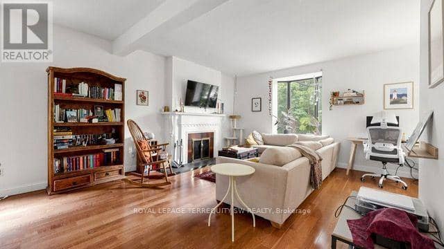 29 Winchester Street, Toronto, photo 3