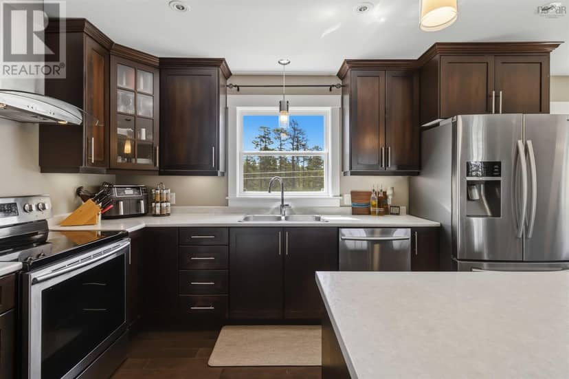 159 Summit Crescent — photo 15 of 40