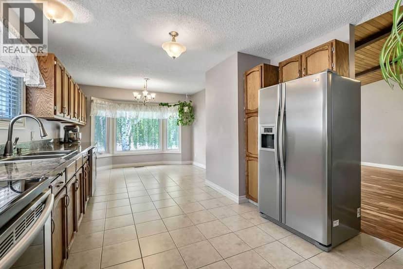 163 Woodburn Crescent — photo 10 of 40