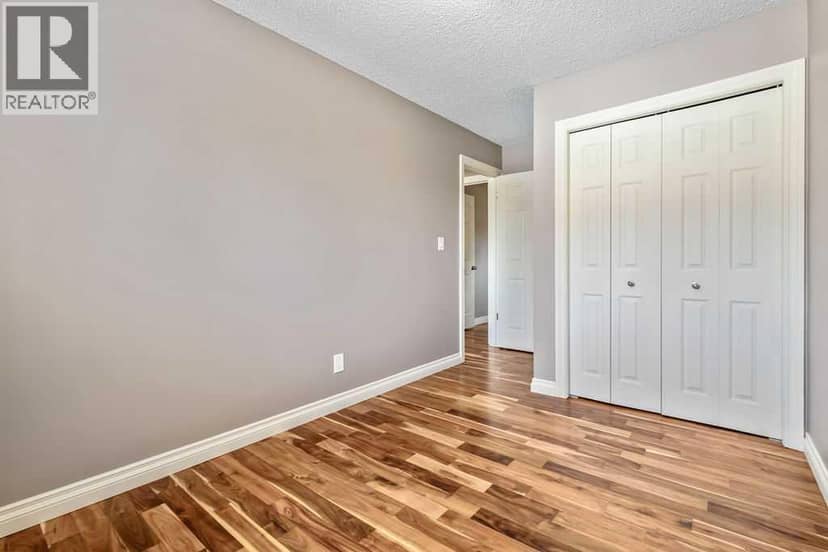 163 Woodburn Crescent — photo 19 of 40
