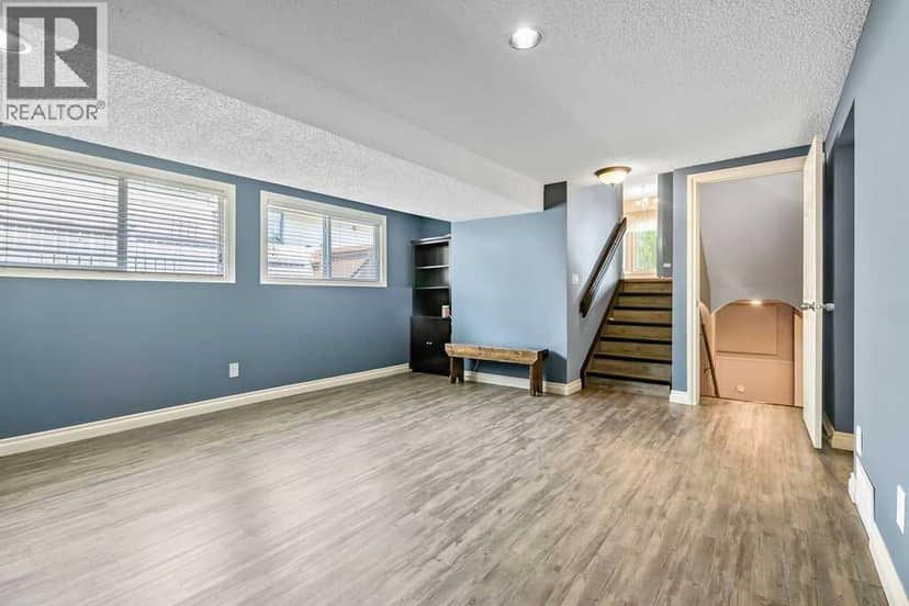 163 Woodburn Crescent — photo 22 of 40
