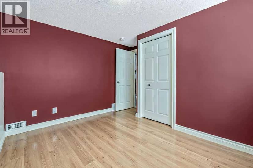 163 Woodburn Crescent — photo 30 of 40