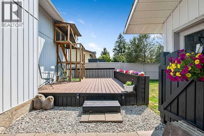 163 Woodburn Crescent — photo 35 of 40