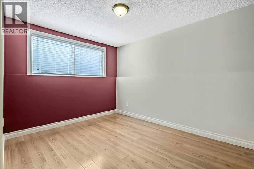 163 Woodburn Crescent — photo 29 of 40
