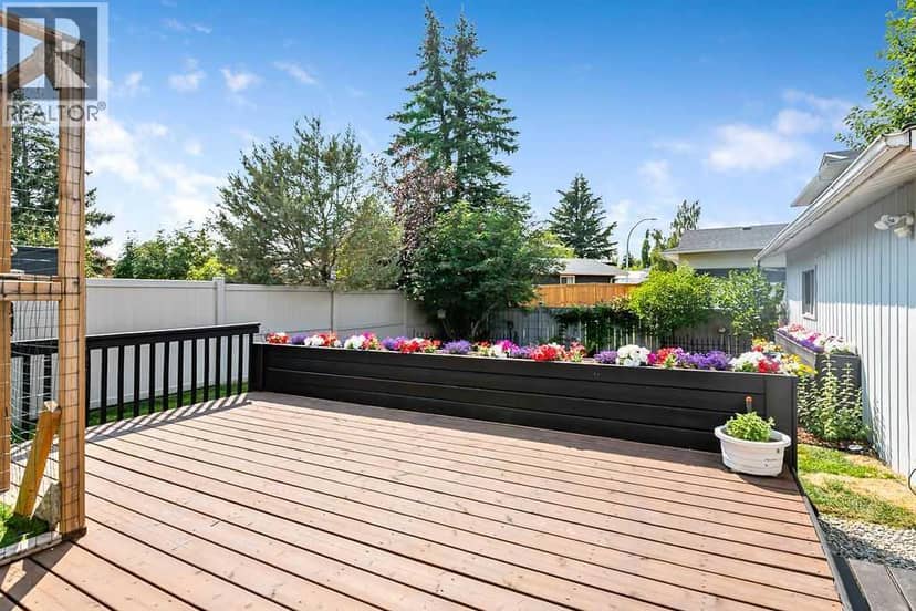 163 Woodburn Crescent — photo 36 of 40
