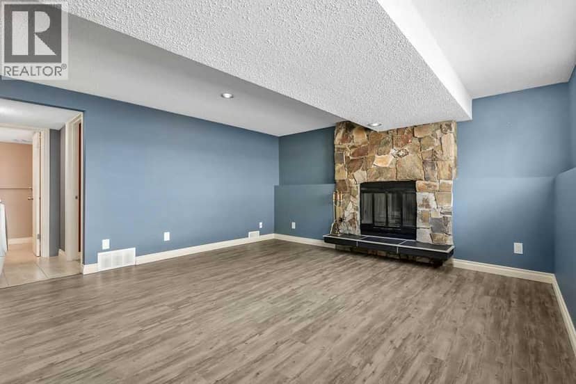 163 Woodburn Crescent — photo 25 of 40