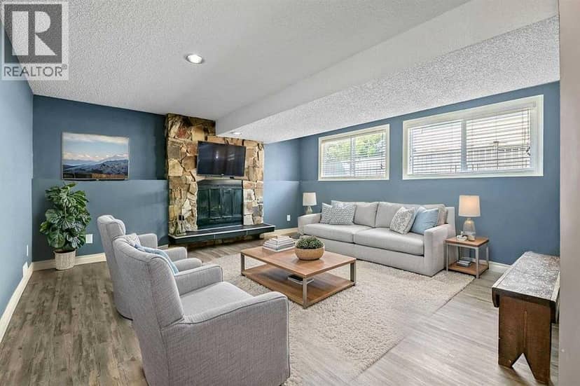 163 Woodburn Crescent — photo 23 of 40
