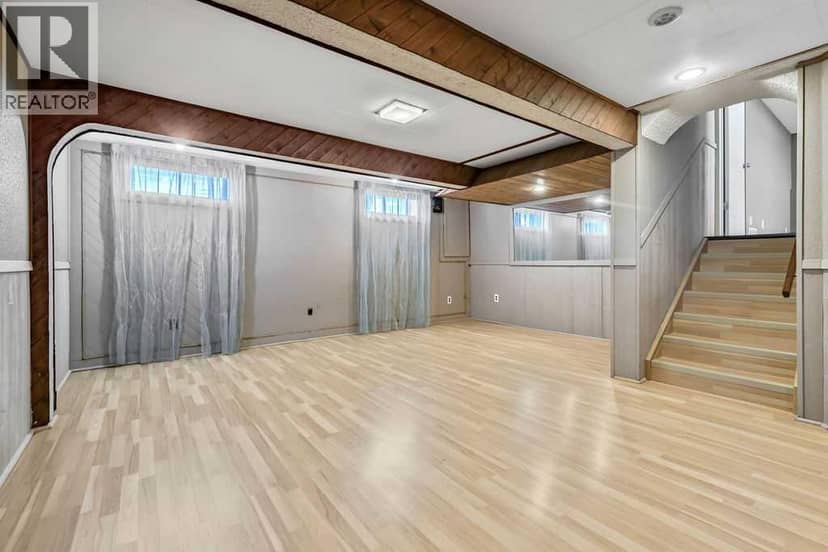 163 Woodburn Crescent — photo 32 of 40