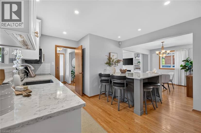 107 LAURENTIAN Drive — photo 12 of 40