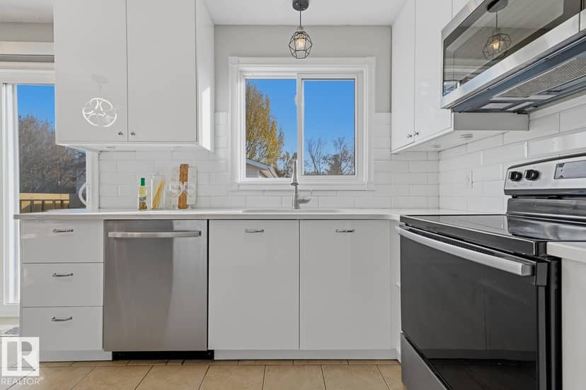 8415 176A ST NW — photo 13 of 40
