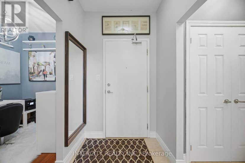 207 - 10211 Keele Street, Vaughan, photo 2