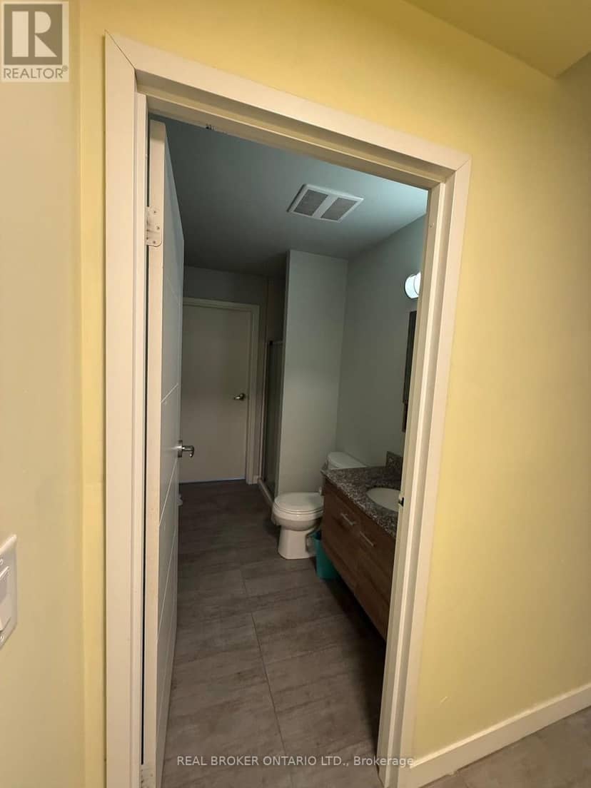 1202 - 318 Spruce Street — photo 10 of 29