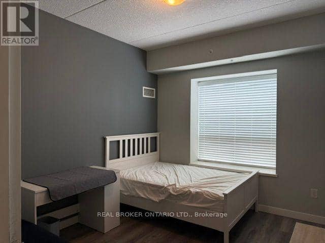 1202 - 318 Spruce Street — photo 11 of 29