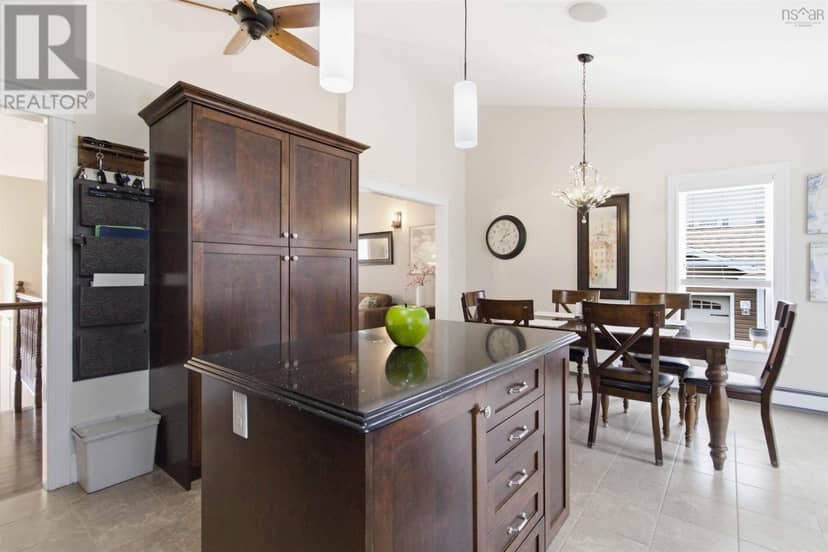 301 Preakness Crescent — photo 10 of 40