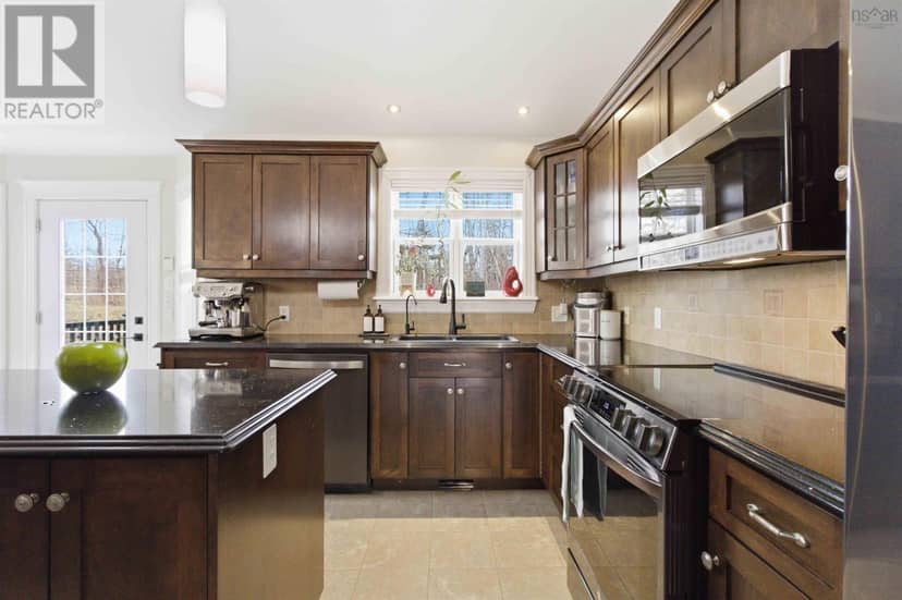 301 Preakness Crescent — photo 11 of 40