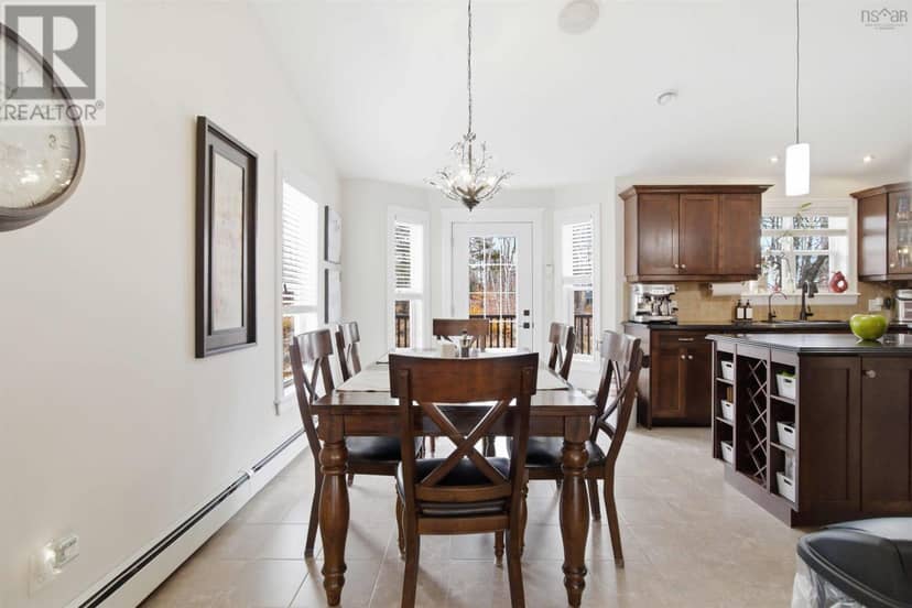 301 Preakness Crescent — photo 7 of 40