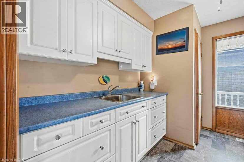 88 BOND Street, Kitchener, photo 7