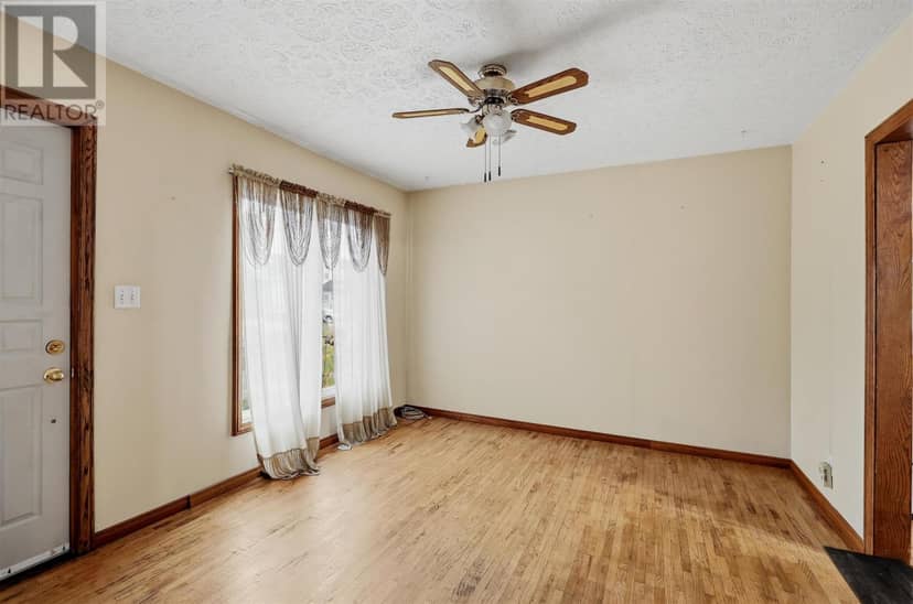 165 Spadina AVE — photo 4 of 24