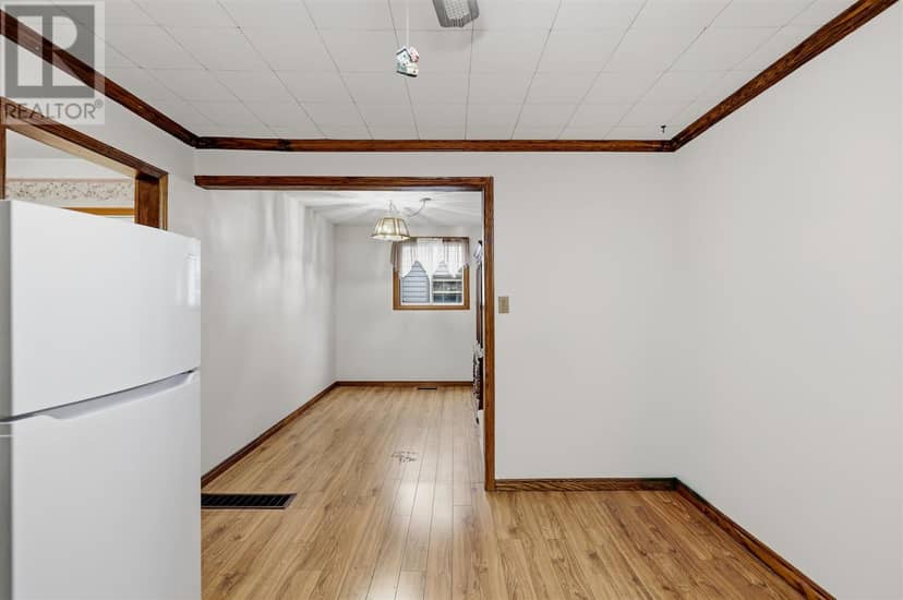 165 Spadina AVE — photo 10 of 24